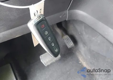 2019 Ford Escape Titanium z USA, uszkodzony, nr VIN 1FMCU0J99KUC37205